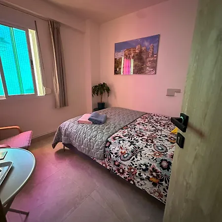 Ubytování v soukromí Peaceful Little Bedroom - Shared With 2 Cats Màlaga